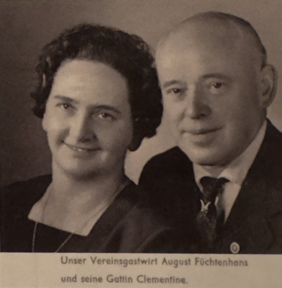 August und Clementine F&uuml;chtenhans, die langj&auml;hrigen Inhaber des &sbquo;Hubertihofs&lsquo; und Vereinswirte des Quartettvereins &sbquo;Rheingold&lsquo; M&uuml;nster 1919, auf einem Foto aus dem Jahr 1969.